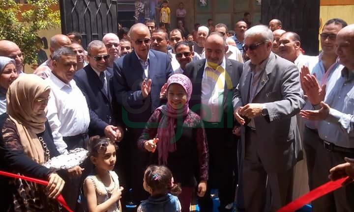 بالصور.. محافظ القليوبية يفتتح مدرستين فى شبين القناطر