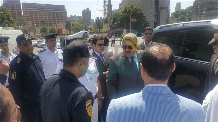 بالصور..  مدير أمن الجيزة يفاجئ الخدمات الأمنية بالشوارع والميادين والكنائس 