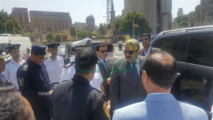 بالصور..  مدير أمن الجيزة يفاجئ الخدمات الأمنية بالشوارع والميادين والكنائس 
