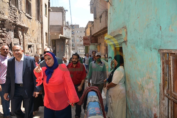 محافظ البحيرة: التنسيق مع "الإسكان" لتوفير مساكن بديلة لقاطنى العشوائيات