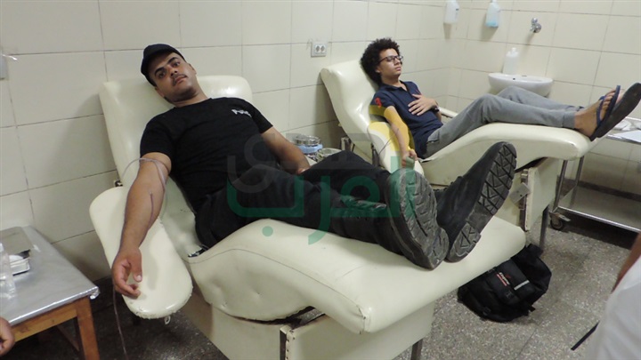 بالصور.. مجندو الأمن المركزي يتبرعون بالدم لمصابي قطاري الإسكندرية