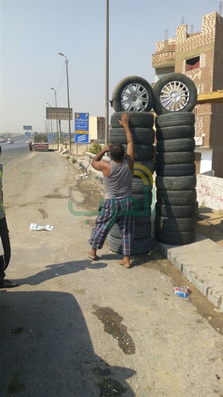 بالصور.. إزالة الاشغالات والمعوقات المرورية أعلى المحاور والطرق السريعة