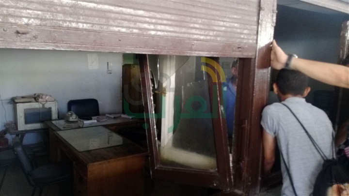 بالصور.. تحطيم مكتب مدير محطة بنها بسبب تعطيل حركة القطارات