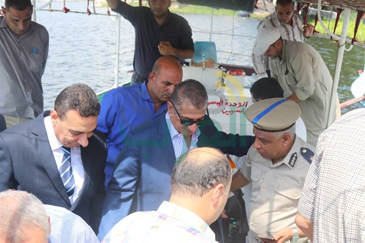بالصور...محافظ كفر الشيخ يقود حملة لإزالة الأقفاص السمكية