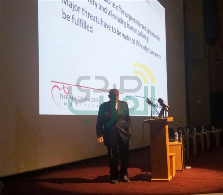 بالصور.. بمناسبة اليوبيل الماسى "جامعة الإسكندرية" تحتفل بمدى يعقوب وهشام العسكرى
