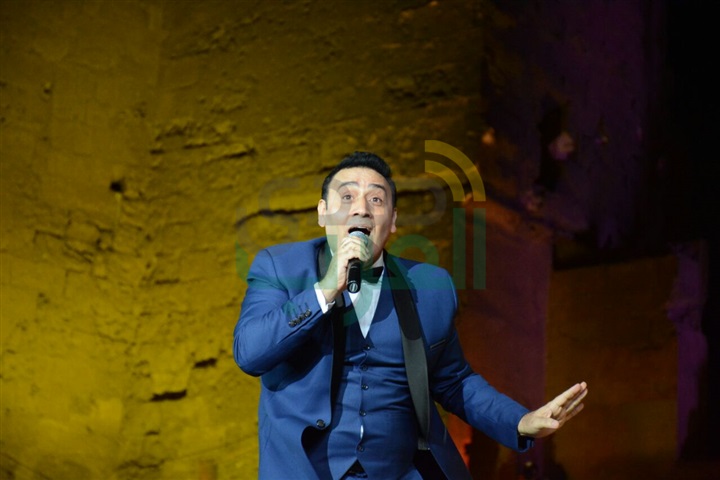 مجدي القاسم يشعل مسرح المحكى على انغام "مين هنا بدأ الهوا"