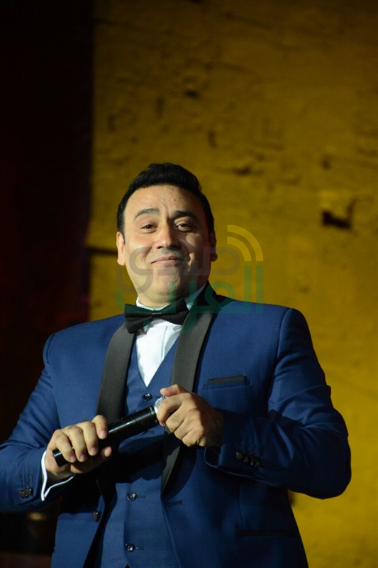 مجدي القاسم يشعل مسرح المحكى على انغام "مين هنا بدأ الهوا"