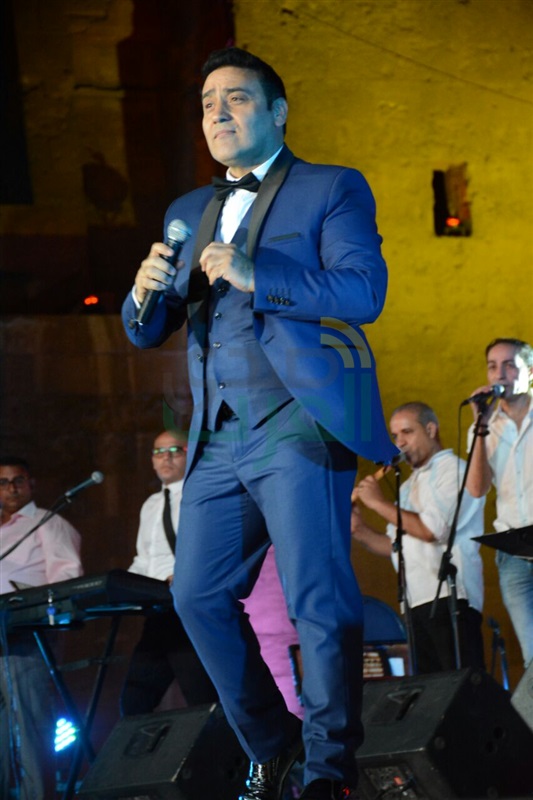 مجدي القاسم يشعل مسرح المحكى على انغام "مين هنا بدأ الهوا"