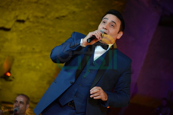 مجدي القاسم يشعل مسرح المحكى على انغام "مين هنا بدأ الهوا"