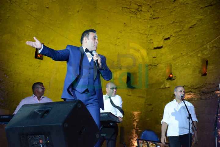 مجدي القاسم يشعل مسرح المحكى على انغام "مين هنا بدأ الهوا"