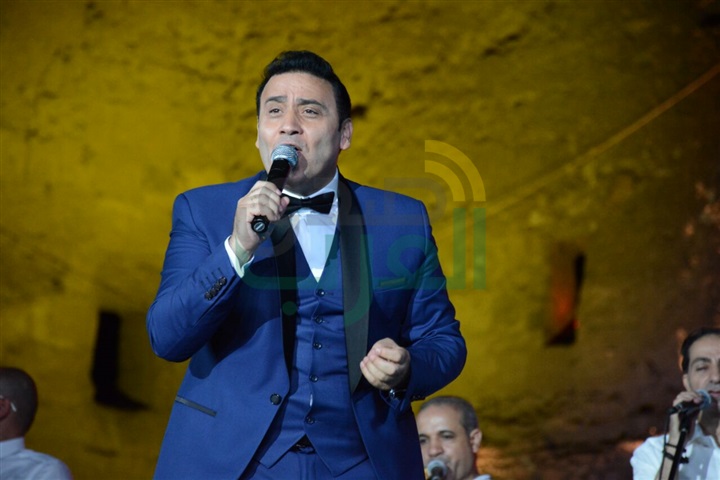 مجدي القاسم يشعل مسرح المحكى على انغام "مين هنا بدأ الهوا"