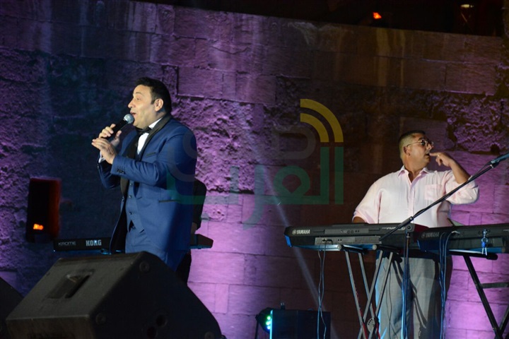 مجدي القاسم يشعل مسرح المحكى على انغام "مين هنا بدأ الهوا"