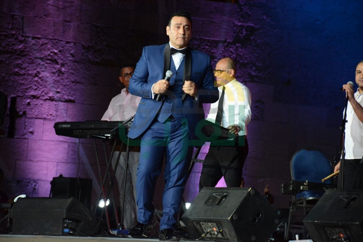 مجدي القاسم يشعل مسرح المحكى على انغام "مين هنا بدأ الهوا"