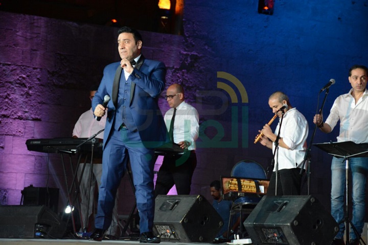 مجدي القاسم يشعل مسرح المحكى على انغام "مين هنا بدأ الهوا"