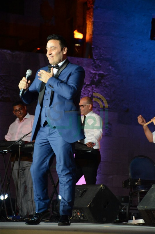 مجدي القاسم يشعل مسرح المحكى على انغام "مين هنا بدأ الهوا"