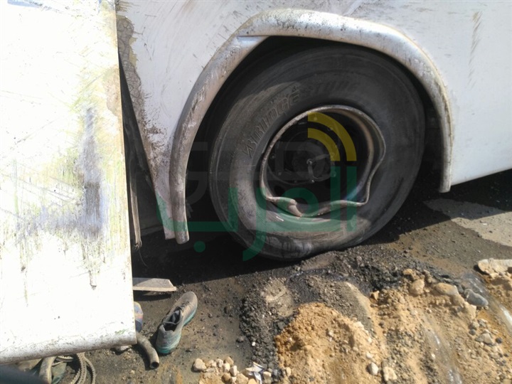 ننشر صور حادث تصادم أتوبيس بآخر بطريق العين السخنة 