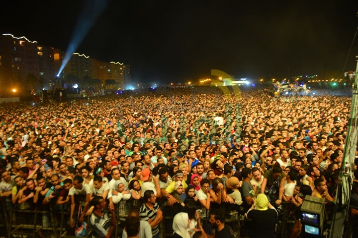 بالصور.. عمرو دياب يفتتح حفل الساحل الشمالي بالصور.. عمرو دياب يفتتح حفل الساحل الشمالي