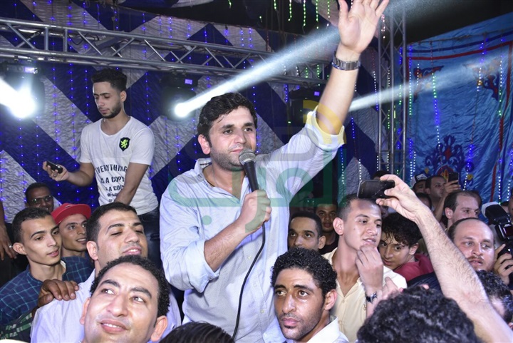  بالصور.. مصطفي خاطر يحتفل بزفافه وسط أهله وجمهوره بـ "الخصوص"