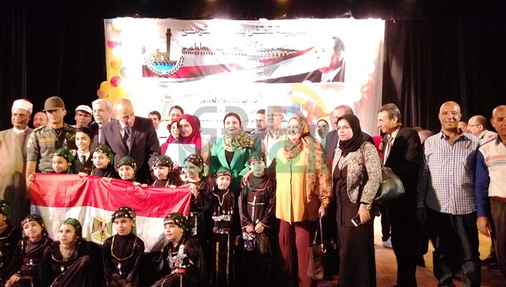 بالصور.. محافظ القليوبية يكرم أوائل الطلبة بقصر ثقافة بنها