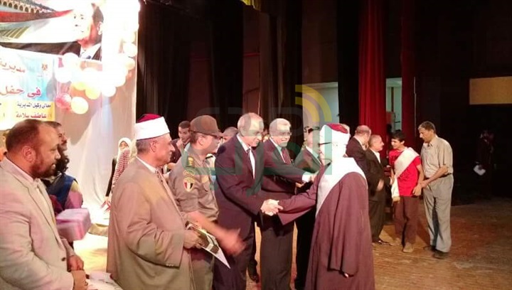 بالصور.. محافظ القليوبية يكرم أوائل الطلبة بقصر ثقافة بنها