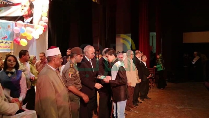 بالصور.. محافظ القليوبية يكرم أوائل الطلبة بقصر ثقافة بنها