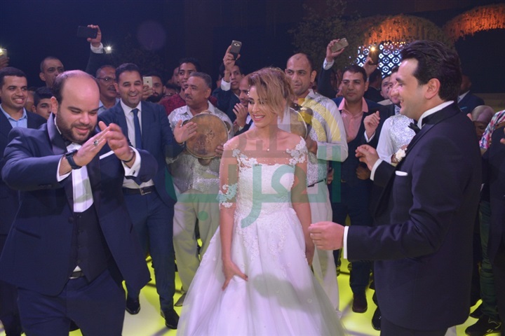 شاهد.. الصور الأولى من حفل زفاف مصطفي خاطر وروان هلال شاهد.. الصور الأولى من حفل زفاف مصطفي خاطر وروان هلال
