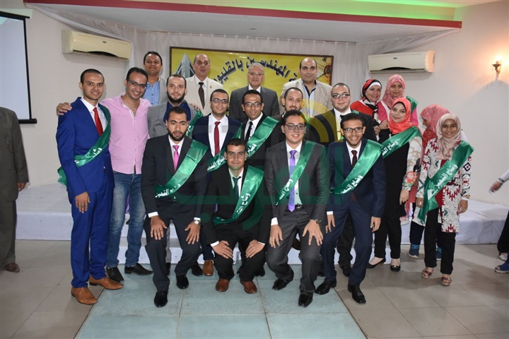 بالصور.. تكريم الطلبة الحاصلين على إمتياز بنقابة المهندسين ببنها 