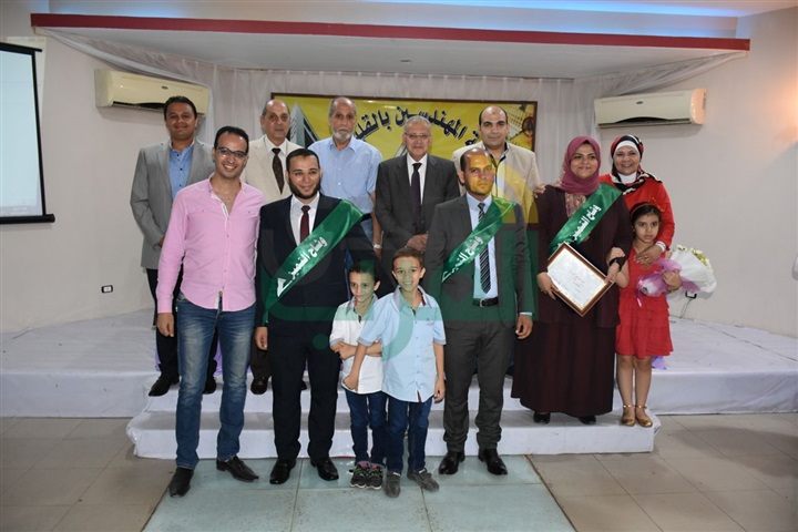 بالصور.. تكريم الطلبة الحاصلين على إمتياز بنقابة المهندسين ببنها 
