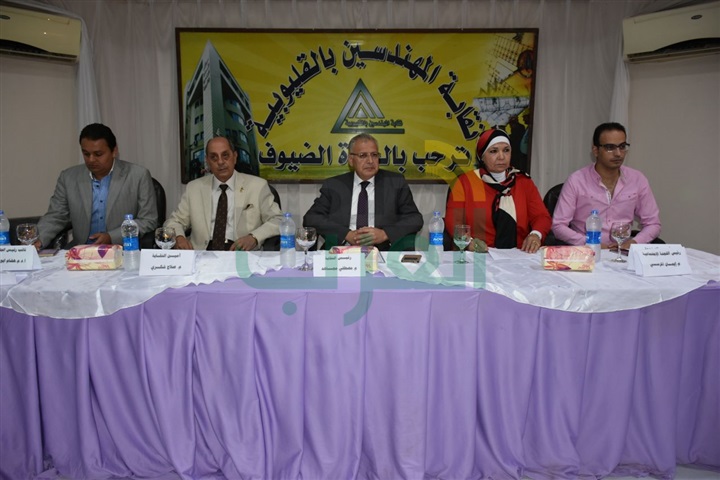 بالصور.. تكريم الطلبة الحاصلين على إمتياز بنقابة المهندسين ببنها 