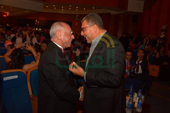 خريجي إعلام جامعة مصر يختارون عمرو الليثي أفضل استاذ إعلام خريجي إعلام جامعة مصر يختارون عمرو الليثي أفضل استاذ إعلام