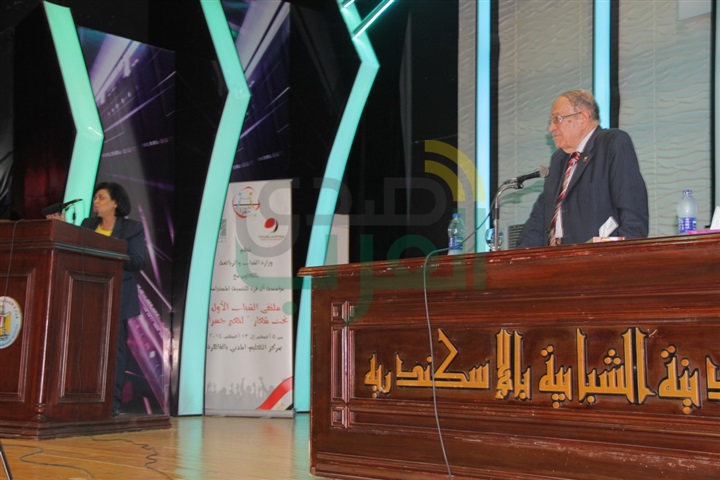 وسيم السيسي يحمل شعلة التاريخ لشباب ملتقي لنعبر جسرا