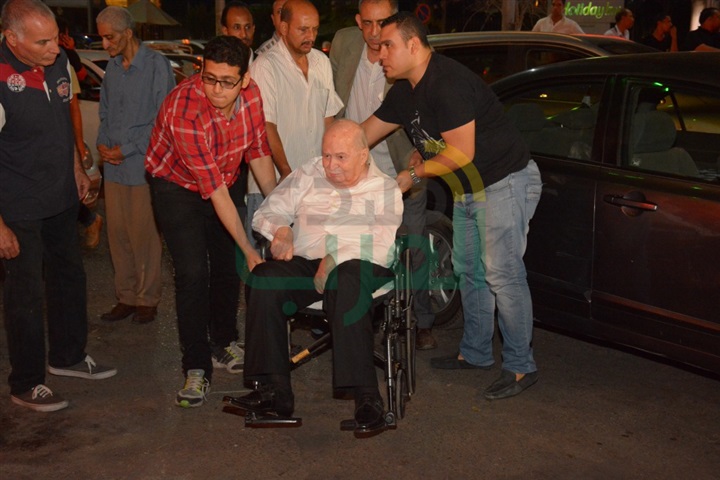 بالصور.. وصول حلمي النمنم و أشرف ذكي وانغام والفخرانى واسعاد يونس لعزاء والدة ليلى علوى بالصور.. وصول حلمي النمنم و أشرف ذكي وانغام والفخرانى واسعاد يونس لعزاء والدة ليلى علوى