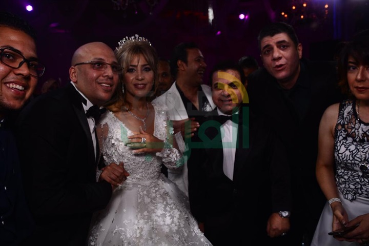 بالصور.. نجوم الغناء يتألقون في حفل زفاف المطربة جنات بالصور.. نجوم الغناء يتألقون في حفل زفاف المطربة جنات