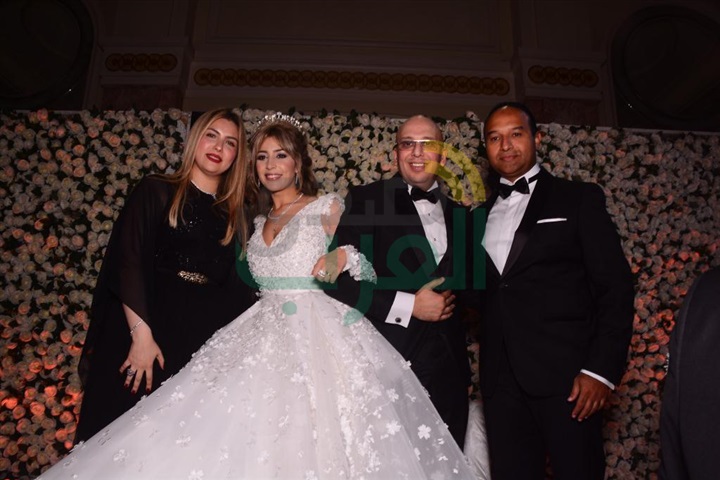 بالصور.. نجوم الغناء يتألقون في حفل زفاف المطربة جنات بالصور.. نجوم الغناء يتألقون في حفل زفاف المطربة جنات