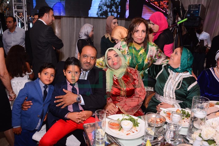 بالصور.. نجوم الغناء يتألقون في حفل زفاف المطربة جنات بالصور.. نجوم الغناء يتألقون في حفل زفاف المطربة جنات
