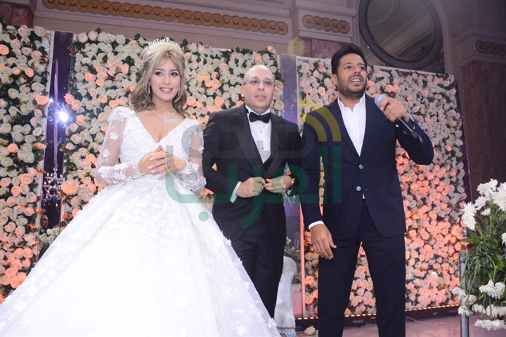 بالصور.. نجوم الغناء يتألقون في حفل زفاف المطربة جنات بالصور.. نجوم الغناء يتألقون في حفل زفاف المطربة جنات