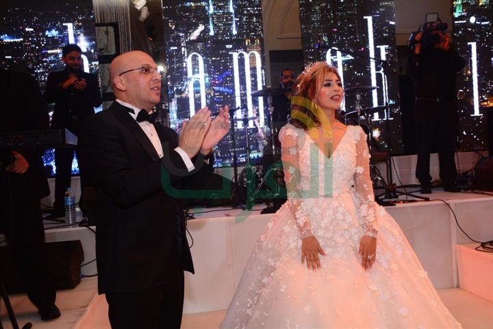 بالصور.. نجوم الغناء يتألقون في حفل زفاف المطربة جنات بالصور.. نجوم الغناء يتألقون في حفل زفاف المطربة جنات