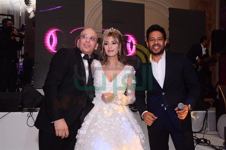 بالصور.. نجوم الغناء يتألقون في حفل زفاف المطربة جنات بالصور.. نجوم الغناء يتألقون في حفل زفاف المطربة جنات