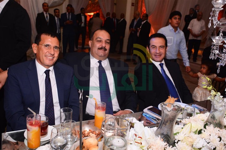 بالصور.. نجوم الغناء يتألقون في حفل زفاف المطربة جنات بالصور.. نجوم الغناء يتألقون في حفل زفاف المطربة جنات