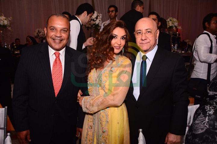 بالصور.. نجوم الغناء يتألقون في حفل زفاف المطربة جنات بالصور.. نجوم الغناء يتألقون في حفل زفاف المطربة جنات
