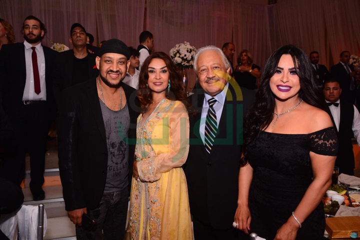 بالصور.. نجوم الغناء يتألقون في حفل زفاف المطربة جنات بالصور.. نجوم الغناء يتألقون في حفل زفاف المطربة جنات