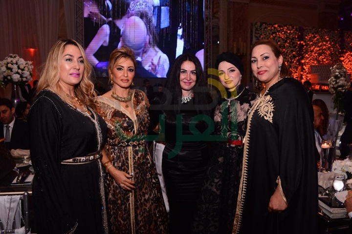 بالصور.. نجوم الغناء يتألقون في حفل زفاف المطربة جنات بالصور.. نجوم الغناء يتألقون في حفل زفاف المطربة جنات