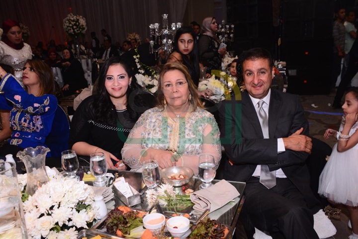 بالصور.. نجوم الغناء يتألقون في حفل زفاف المطربة جنات بالصور.. نجوم الغناء يتألقون في حفل زفاف المطربة جنات