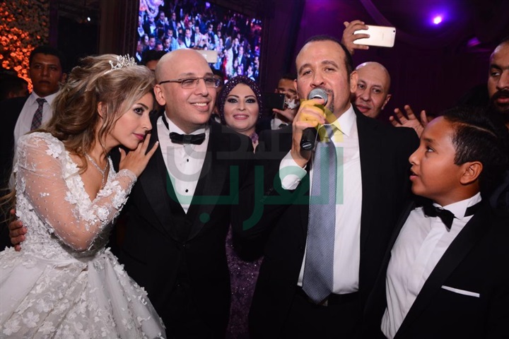 بالصور.. نجوم الغناء يتألقون في حفل زفاف المطربة جنات بالصور.. نجوم الغناء يتألقون في حفل زفاف المطربة جنات