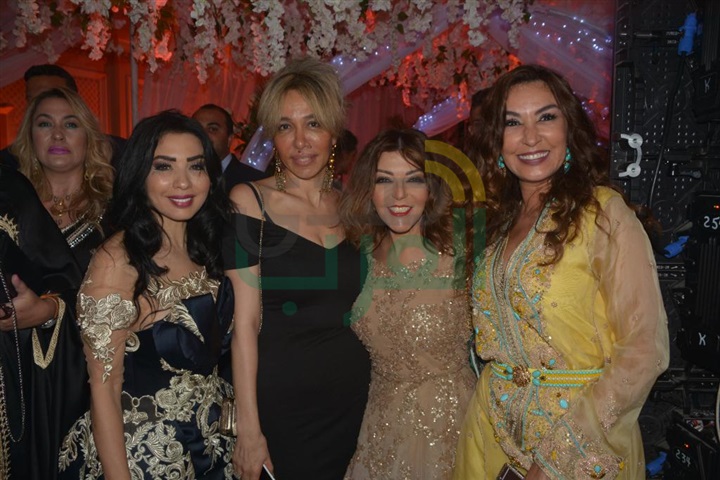 بالصور.. نجوم الغناء يتألقون في حفل زفاف المطربة جنات بالصور.. نجوم الغناء يتألقون في حفل زفاف المطربة جنات