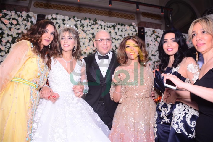 بالصور.. نجوم الغناء يتألقون في حفل زفاف المطربة جنات بالصور.. نجوم الغناء يتألقون في حفل زفاف المطربة جنات