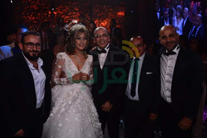 بالصور.. نجوم الغناء يتألقون في حفل زفاف المطربة جنات بالصور.. نجوم الغناء يتألقون في حفل زفاف المطربة جنات