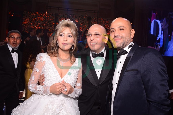 بالصور.. نجوم الغناء يتألقون في حفل زفاف المطربة جنات بالصور.. نجوم الغناء يتألقون في حفل زفاف المطربة جنات