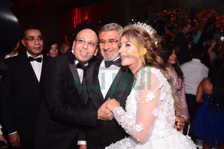بالصور.. نجوم الغناء يتألقون في حفل زفاف المطربة جنات بالصور.. نجوم الغناء يتألقون في حفل زفاف المطربة جنات