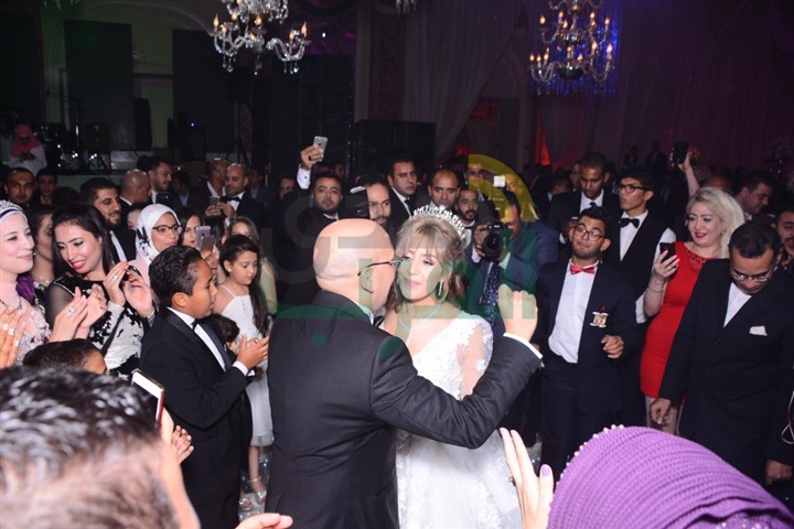 بالصور.. نجوم الغناء يتألقون في حفل زفاف المطربة جنات بالصور.. نجوم الغناء يتألقون في حفل زفاف المطربة جنات